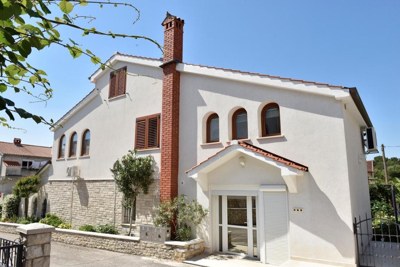 Apartments Lavizatic Πόρετς Εξωτερικό φωτογραφία
