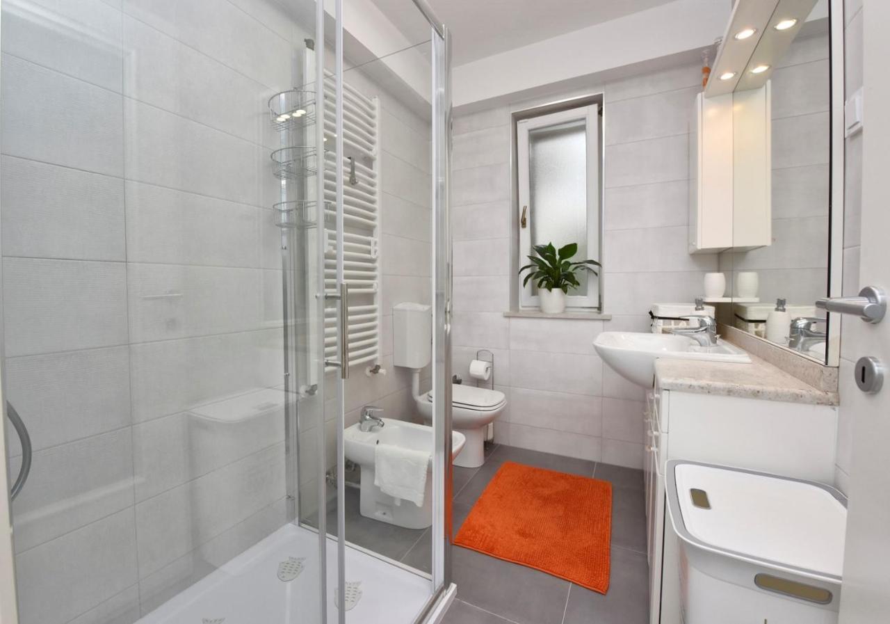 Apartments Lavizatic Πόρετς Εξωτερικό φωτογραφία