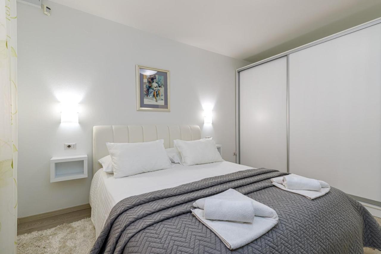 Apartments Lavizatic Πόρετς Εξωτερικό φωτογραφία