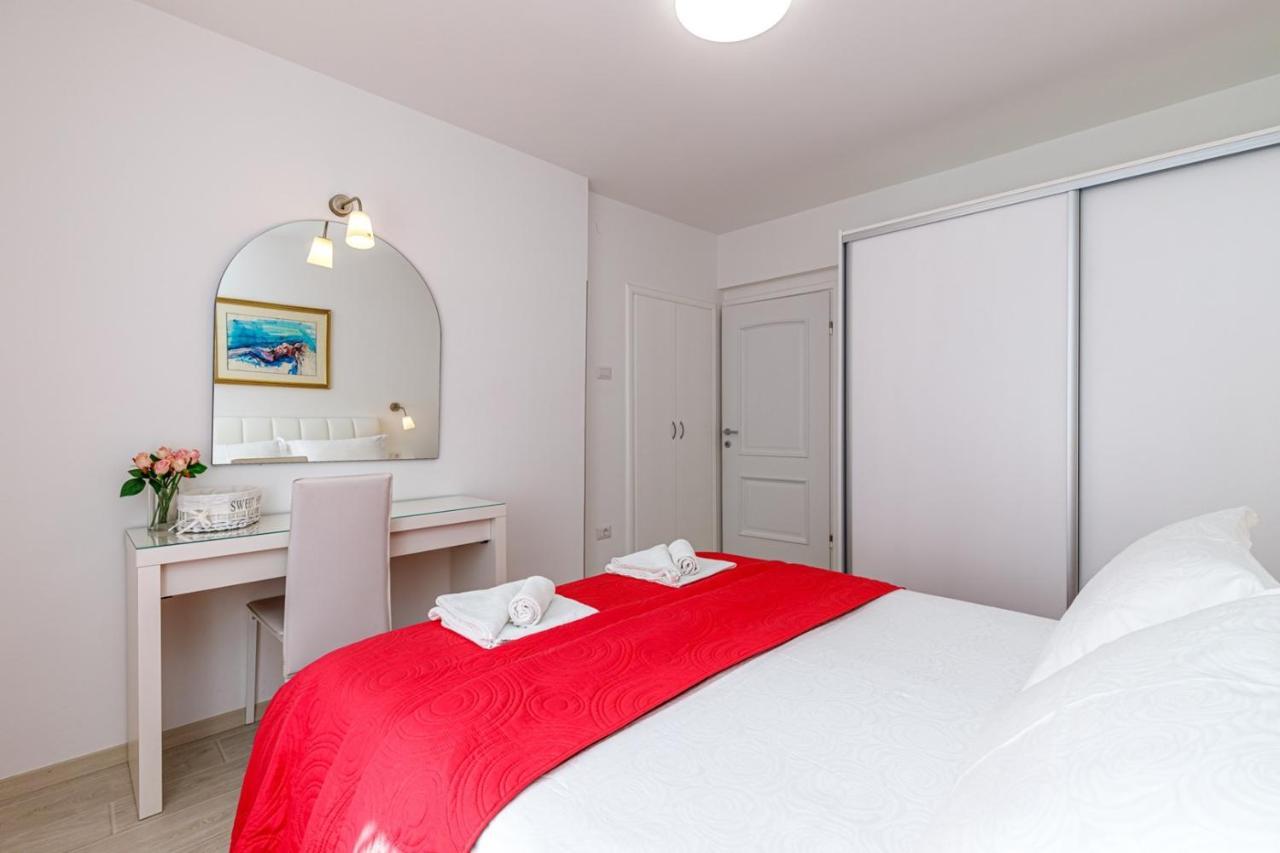 Apartments Lavizatic Πόρετς Εξωτερικό φωτογραφία