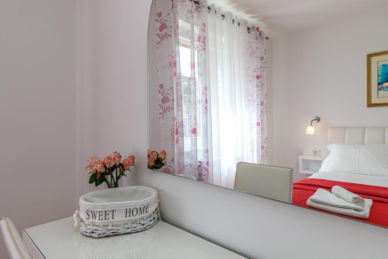 Apartments Lavizatic Πόρετς Εξωτερικό φωτογραφία